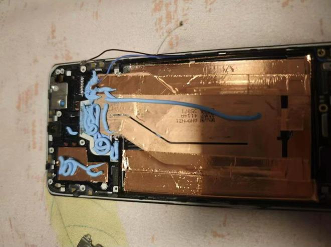 当年6299元的小米“发烧”机皇如今二手688元全面屏不打孔(图3)