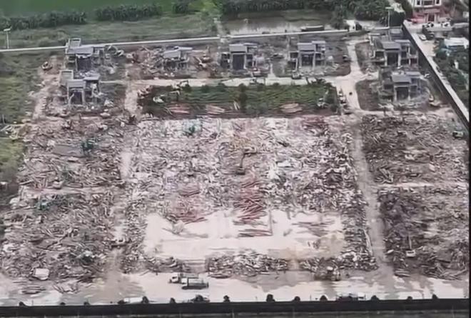 潮汕违建豪宅“英之园”一夜间被推平！清拆现场画面曝光！(图1)