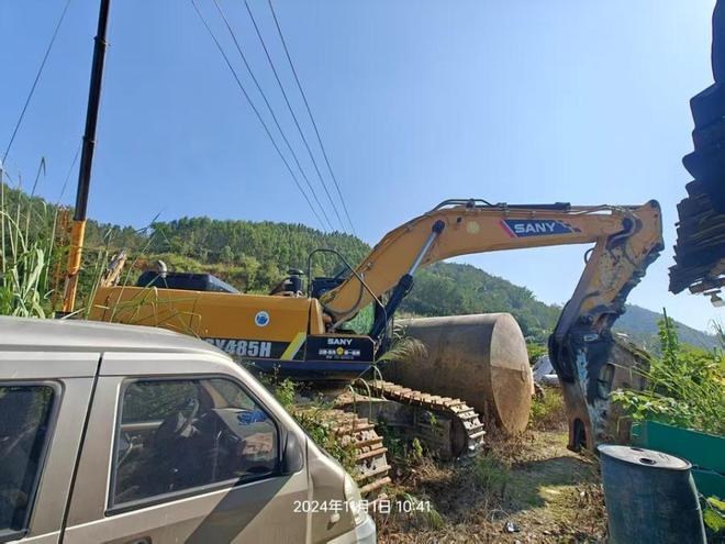 用来挖矿不错！河池巴马一台大型挖掘机被拍卖被人646万竞得(图2)