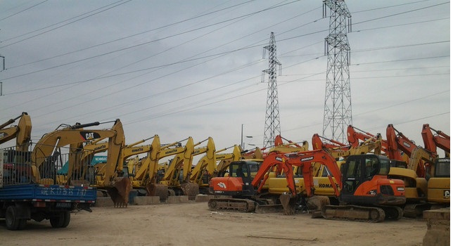 日本小松二手挖掘机进口清关旧挖掘机进口报关(图1)