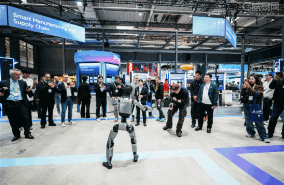 汉诺威工博会今日收官中联重科人形机器人“太极秀”惊艳世界(图1)